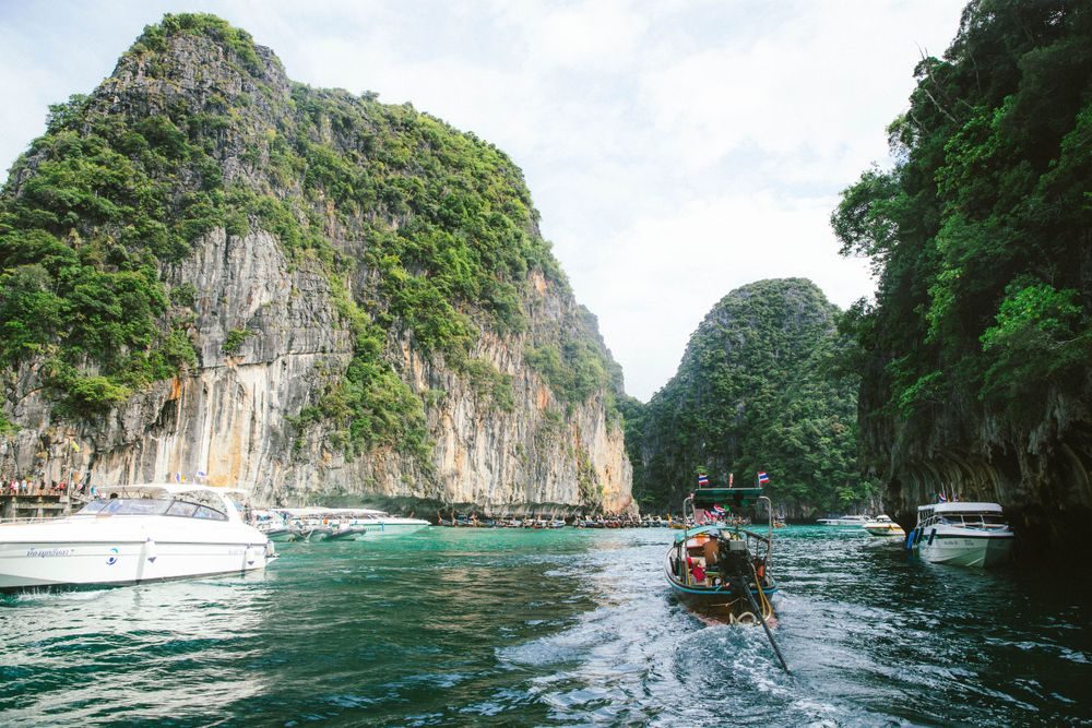Boats between limestone cliffs